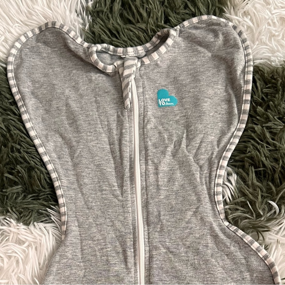 Love to Dream Gray Swaddle with Zipper